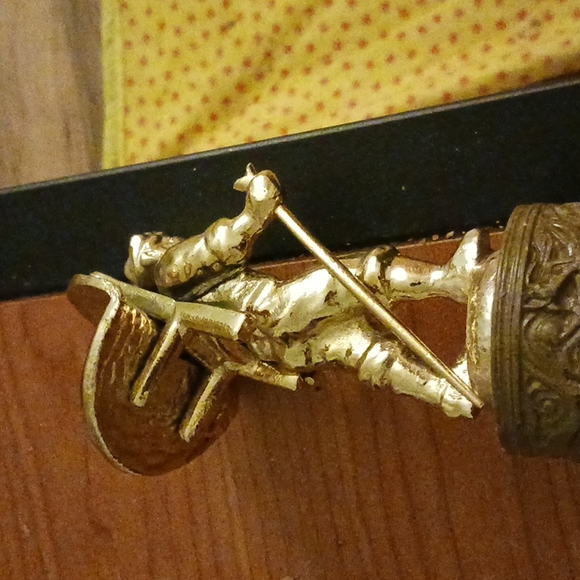 Statue - Picture 2 of 4